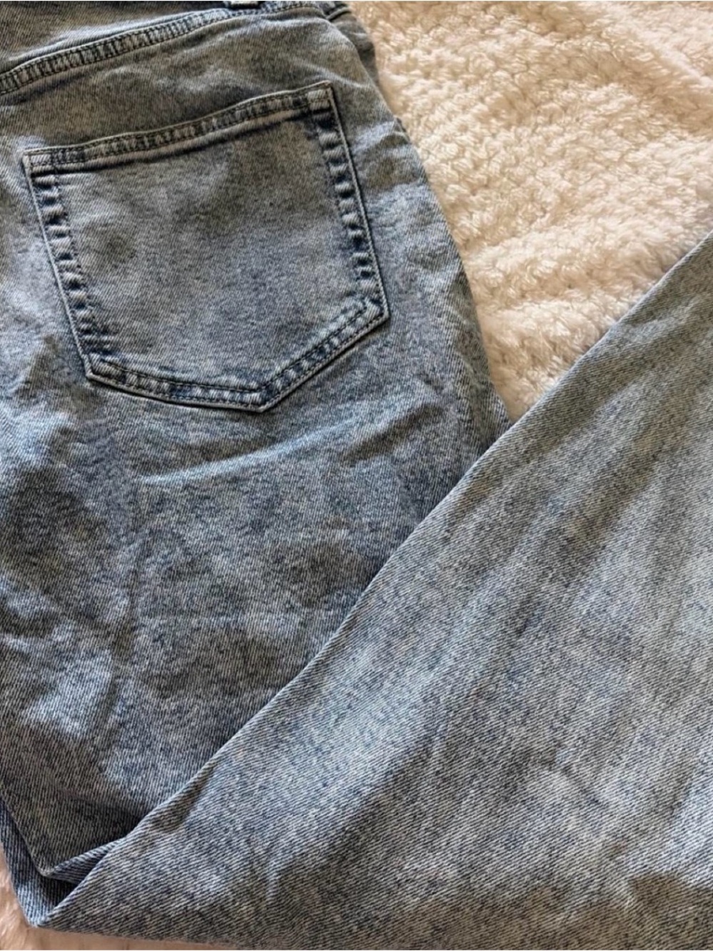 High-Rise Women's Skinny Jeans in Light Blue Wash